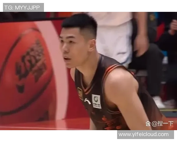 山东男篮与新疆队第四场激战回顾赛场精彩瞬间与关键时刻分析