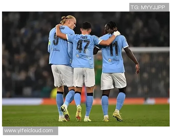 庆祝进球的时分拉着你自拍的是谁?福登:不认识,随意找的人 庆祝进球的时分拉着你自拍的是谁?福登:不认识,随意找的人